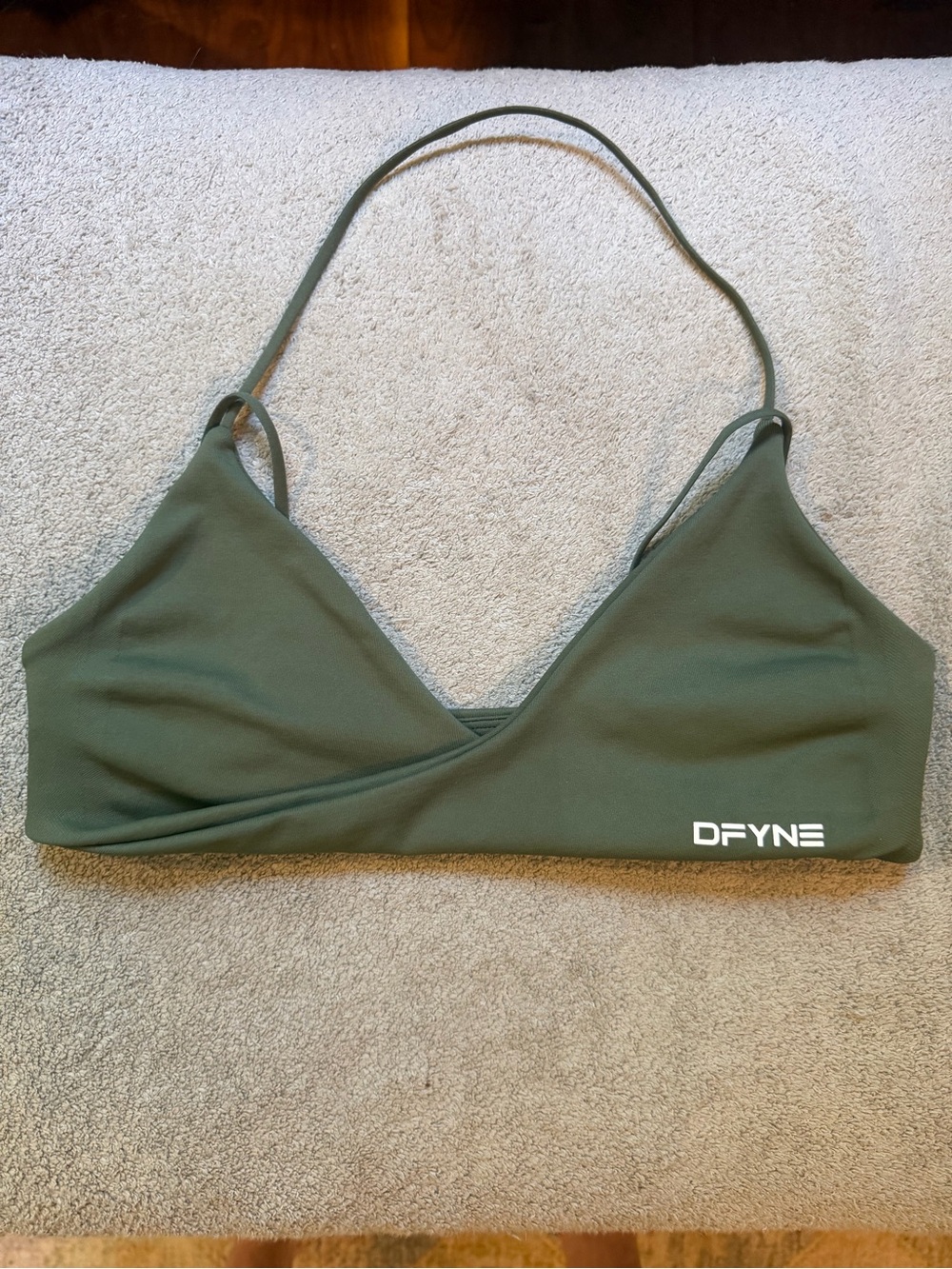DFYNE Vision Twist Front Sports Bra